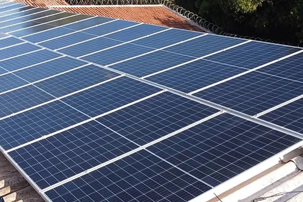 Instalação de energia solar em Goiatins