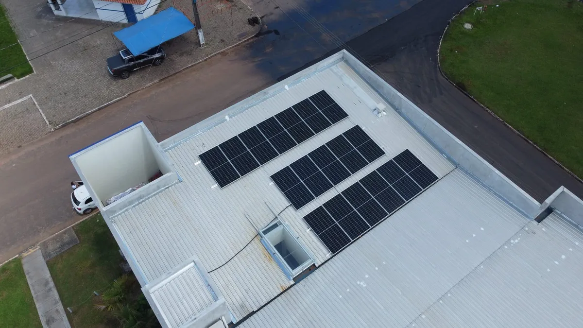 Sistema comercial de 9,9 kWp