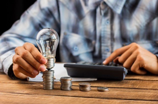 Conta de luz sobe 10% em setembro: por que investir em energia solar agora